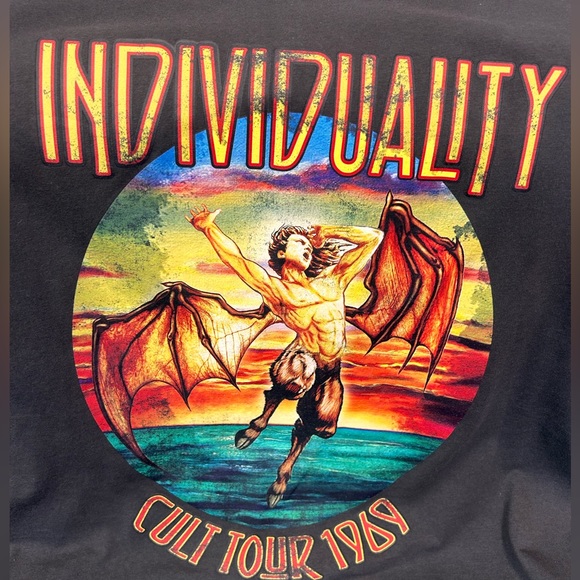 Graphic T-shirt - Picture 5 of 5